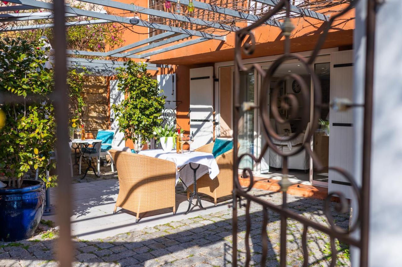 Le Camélia: Charming With Pool In Tranquil Estate