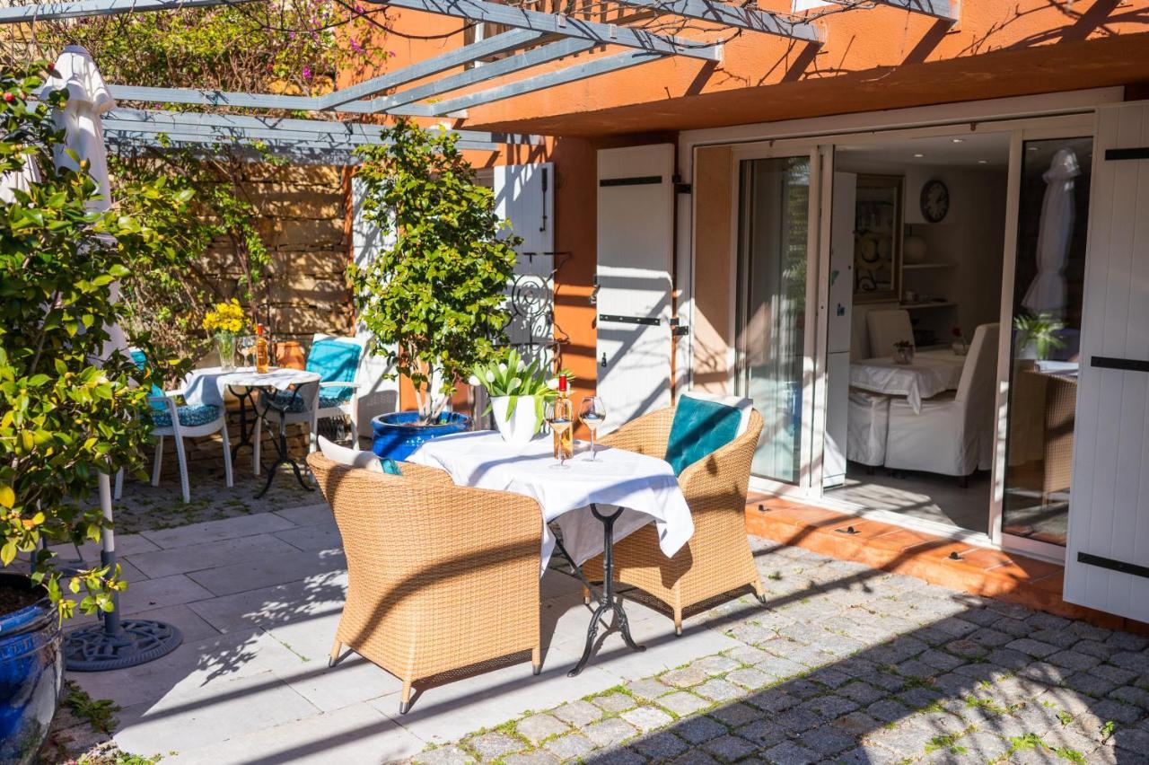 Le Camélia: Charming With Pool In Tranquil Estate
