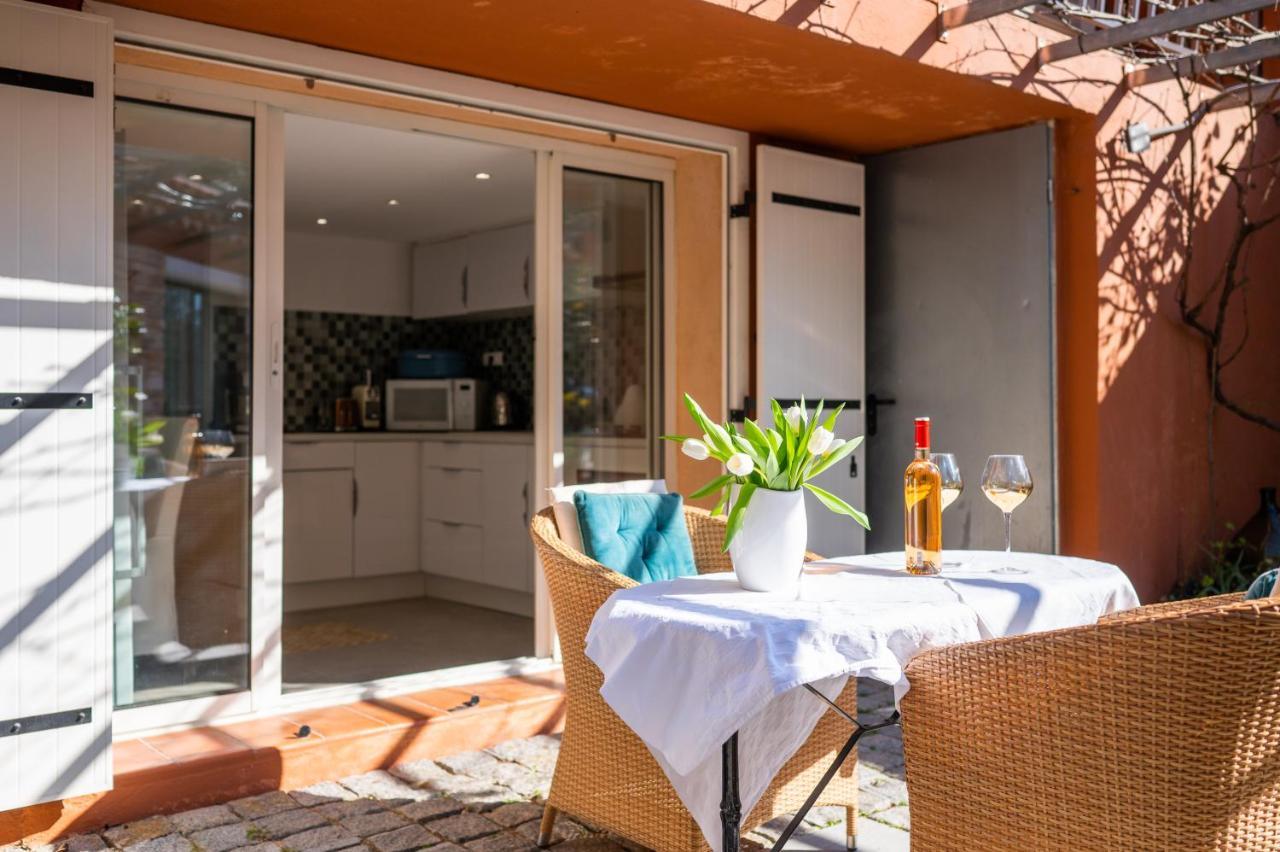 Le Camélia: Charming With Pool In Tranquil Estate Apartment