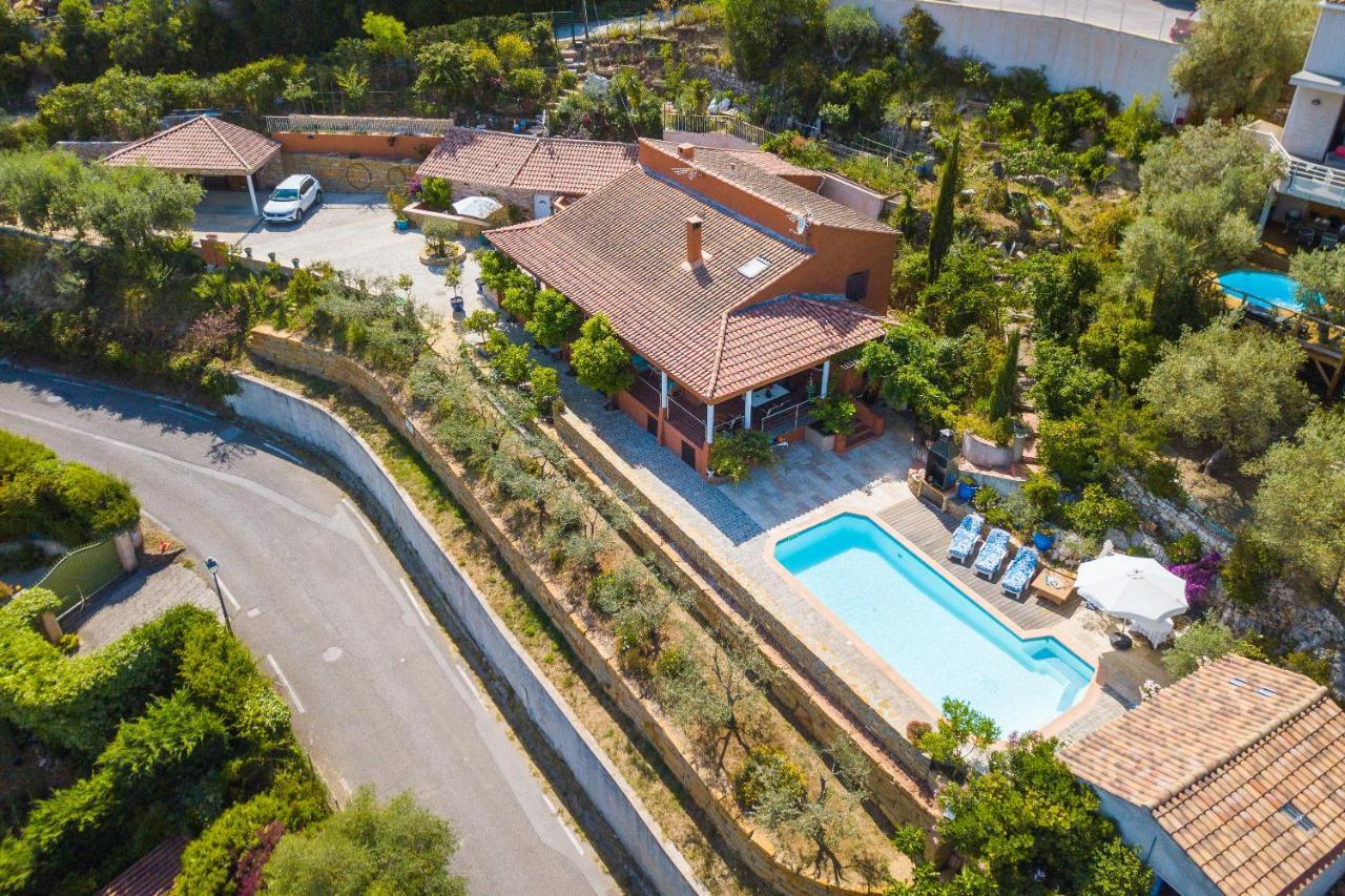 Le Camélia: Charming With Pool In Tranquil Estate Apartment