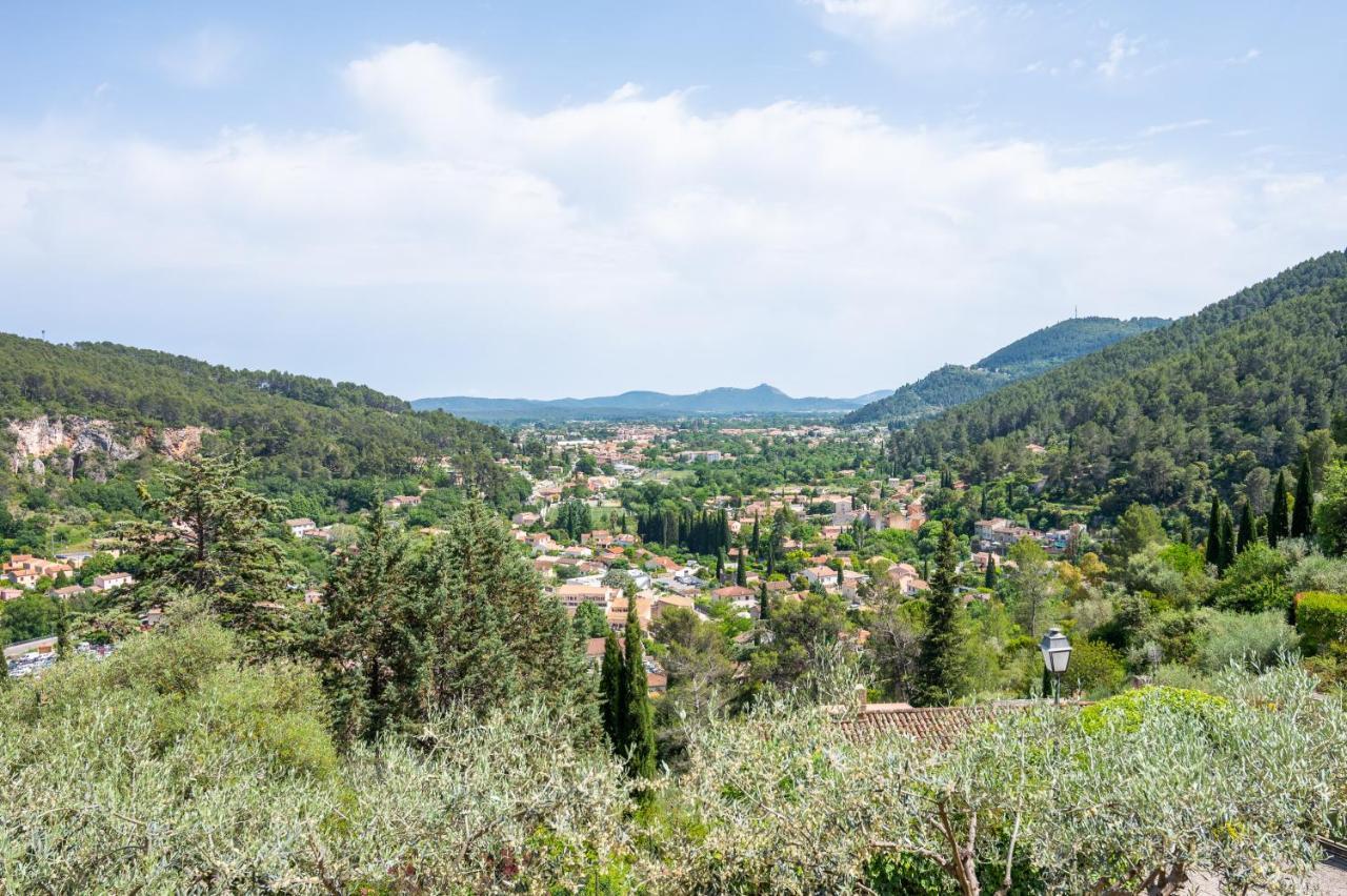 Apartment Le Camélia: Charming With Pool In Tranquil Estate Sollies-Toucas