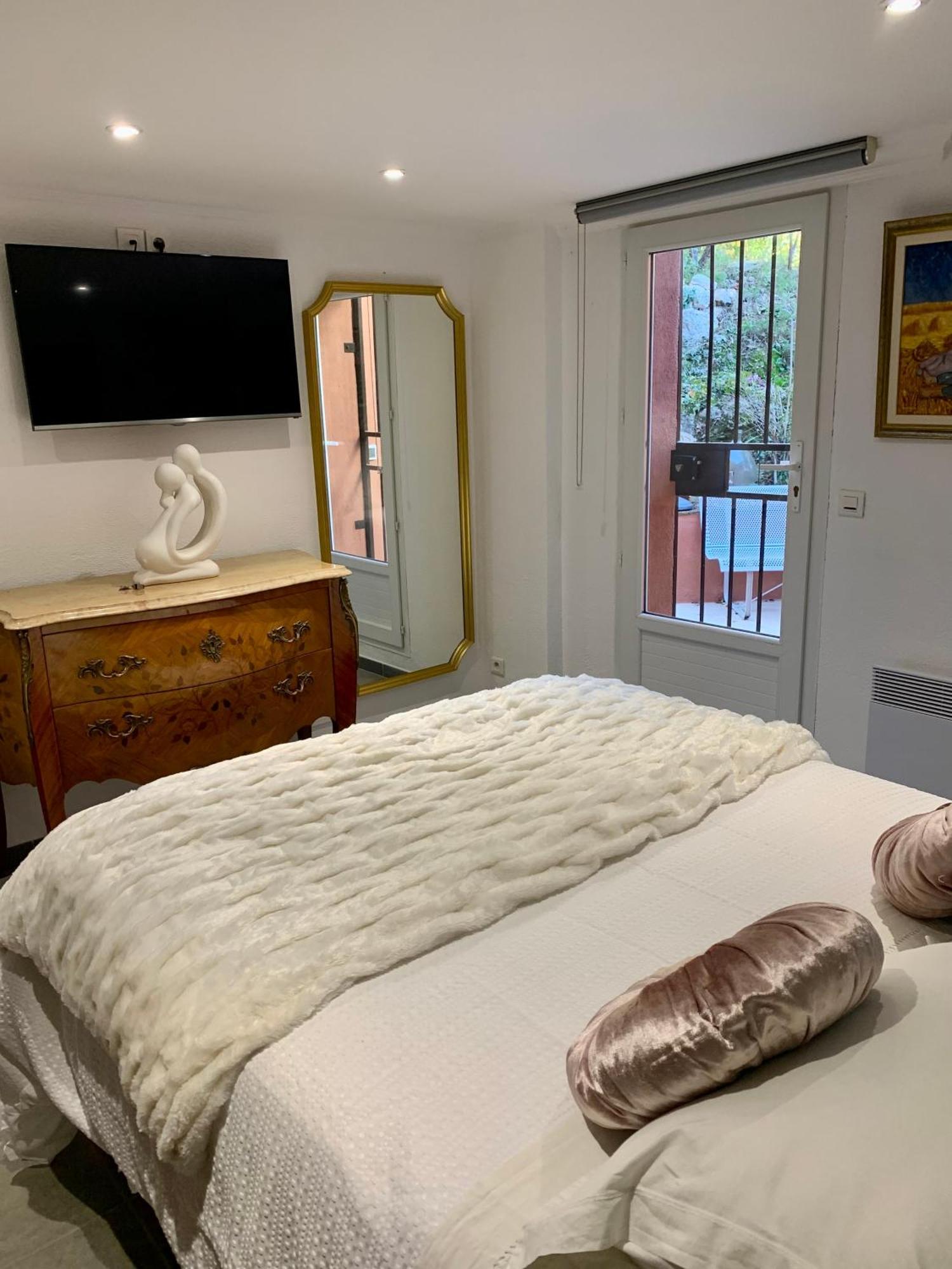 Le Camélia: Charming With Pool In Tranquil Estate * Sollies-Toucas